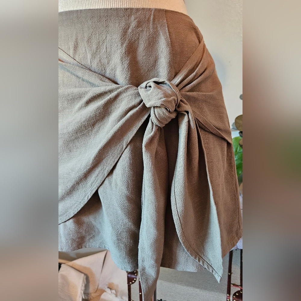 NWT Alya by Francesca's Coastal Boho Chic Twist Knot Sage Mini Skirt Size M - Picture 4 of 9